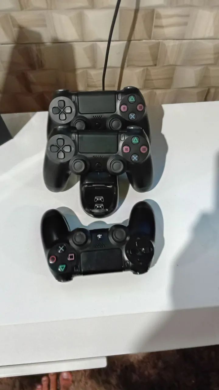 Ps4 Desbloqueado com 3 controles - Foto 2