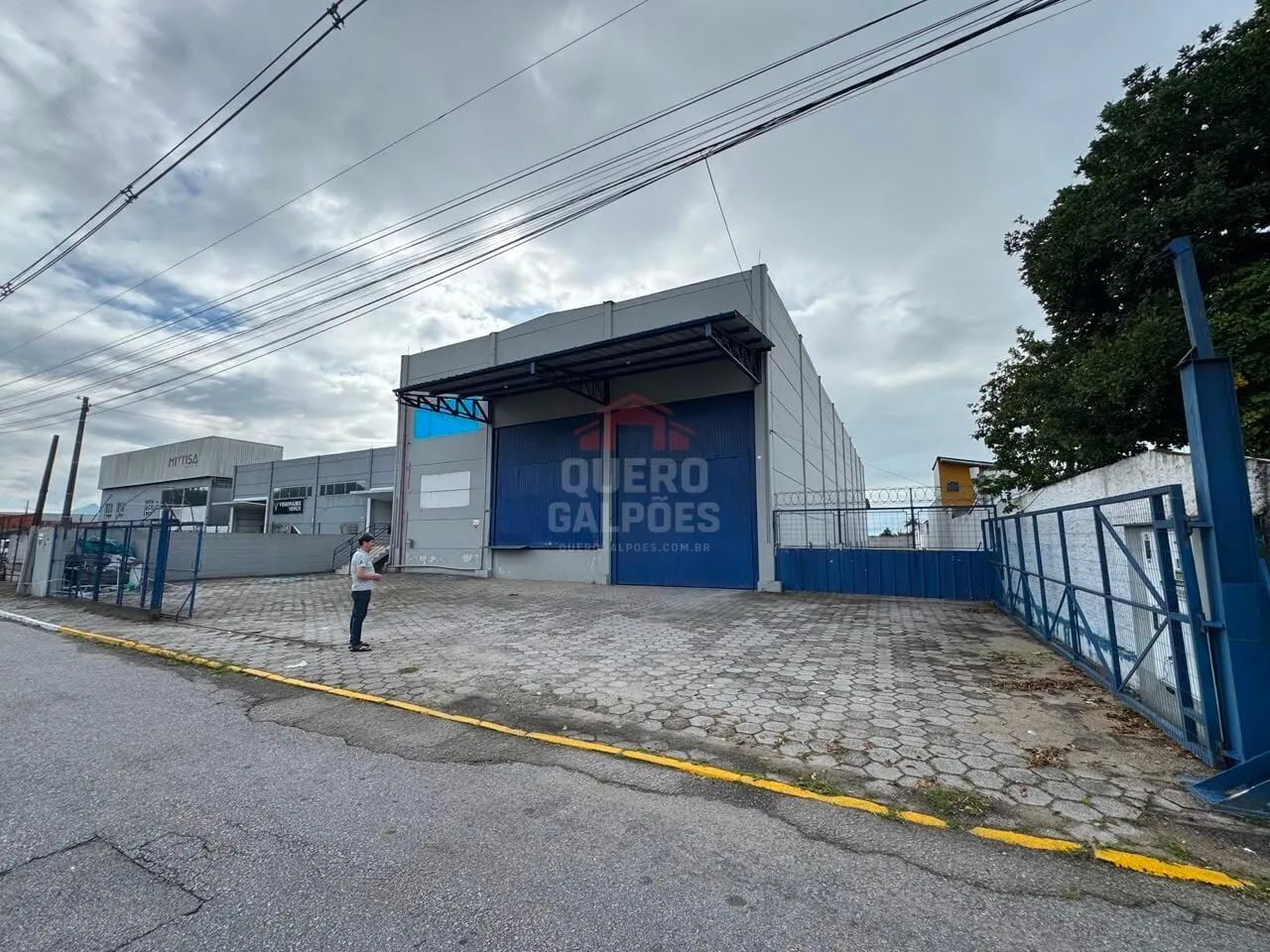 GALPÃO PARA LOCAÇÃO DE 1000m² EM BIGUAÇU - FÁCIL ACESSO A BR101