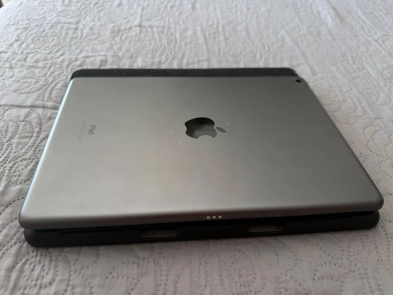 iPad 7 32GB - Semi novo - Foto 3