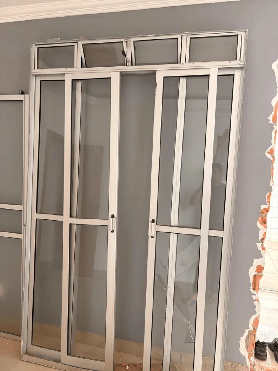 PORTA DE VIDRO E ALUMINIO - Foto 2