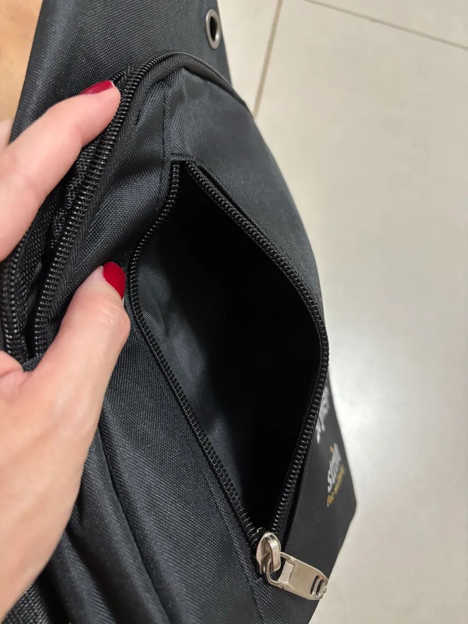 Mochila pequena nova preta - Foto 5
