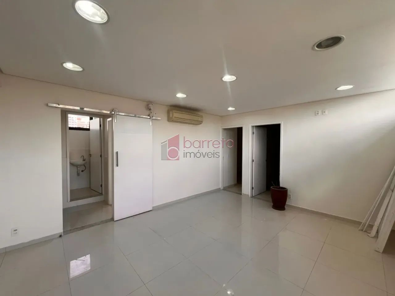 SALA COMERCIAL NO EDIFÍCIO SAINT PIERRE - JUNDIAÍ/SP - Foto 3