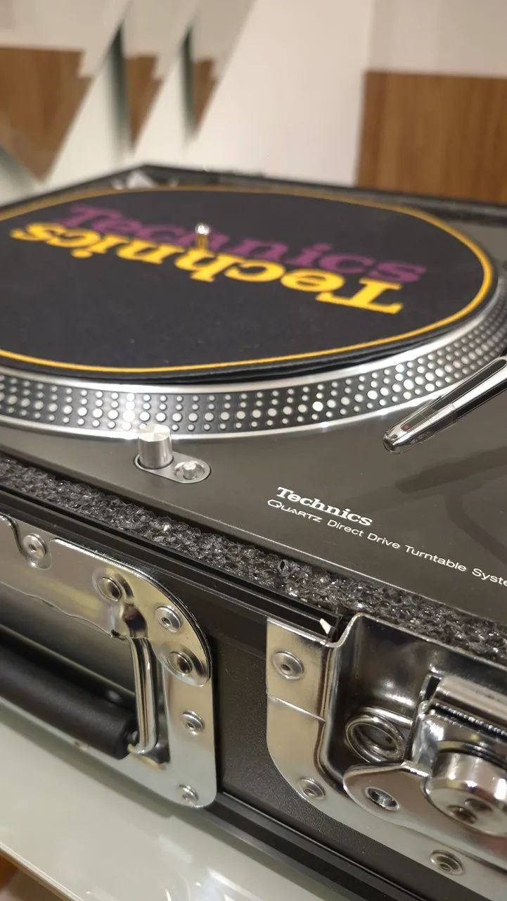 Par de Toca Discos Technics SL 1200 MK3 Novíssimas - Aparelhos de