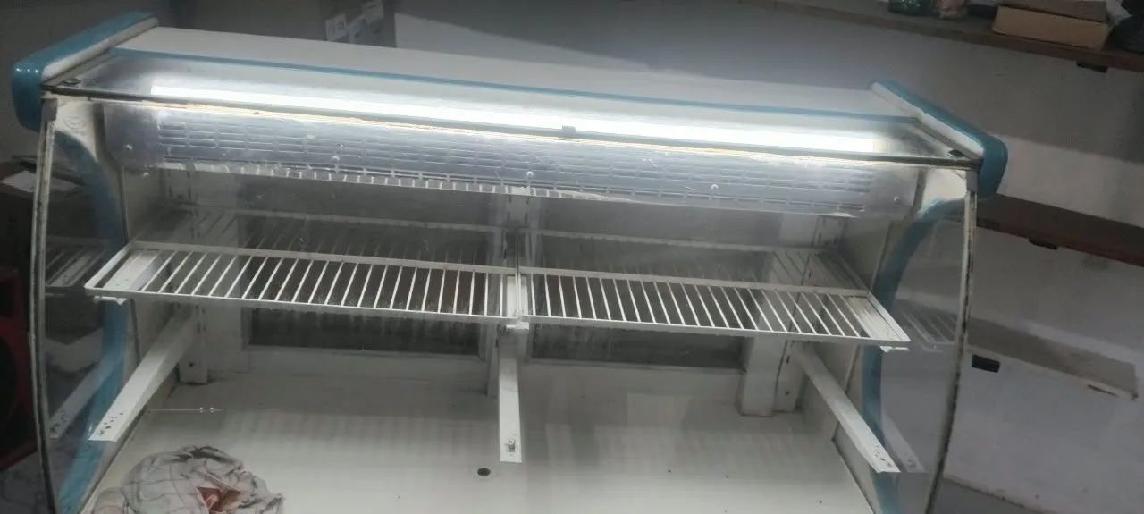 Vende-se balcão gelado