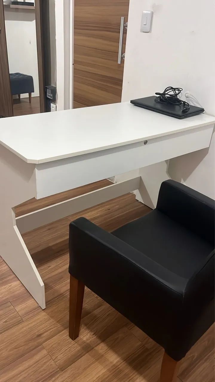 Mesa de escritório com gaveta - Foto 2