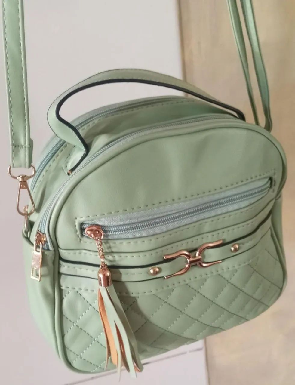 Vendo bolsas com alça transversal tamanho médio 
