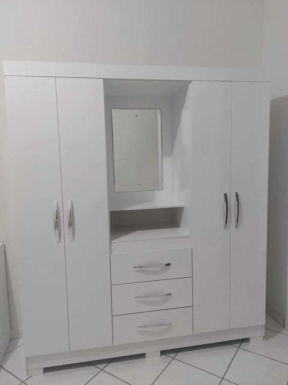 Guarda - Roupa Branco Com Espelho  - Foto 3