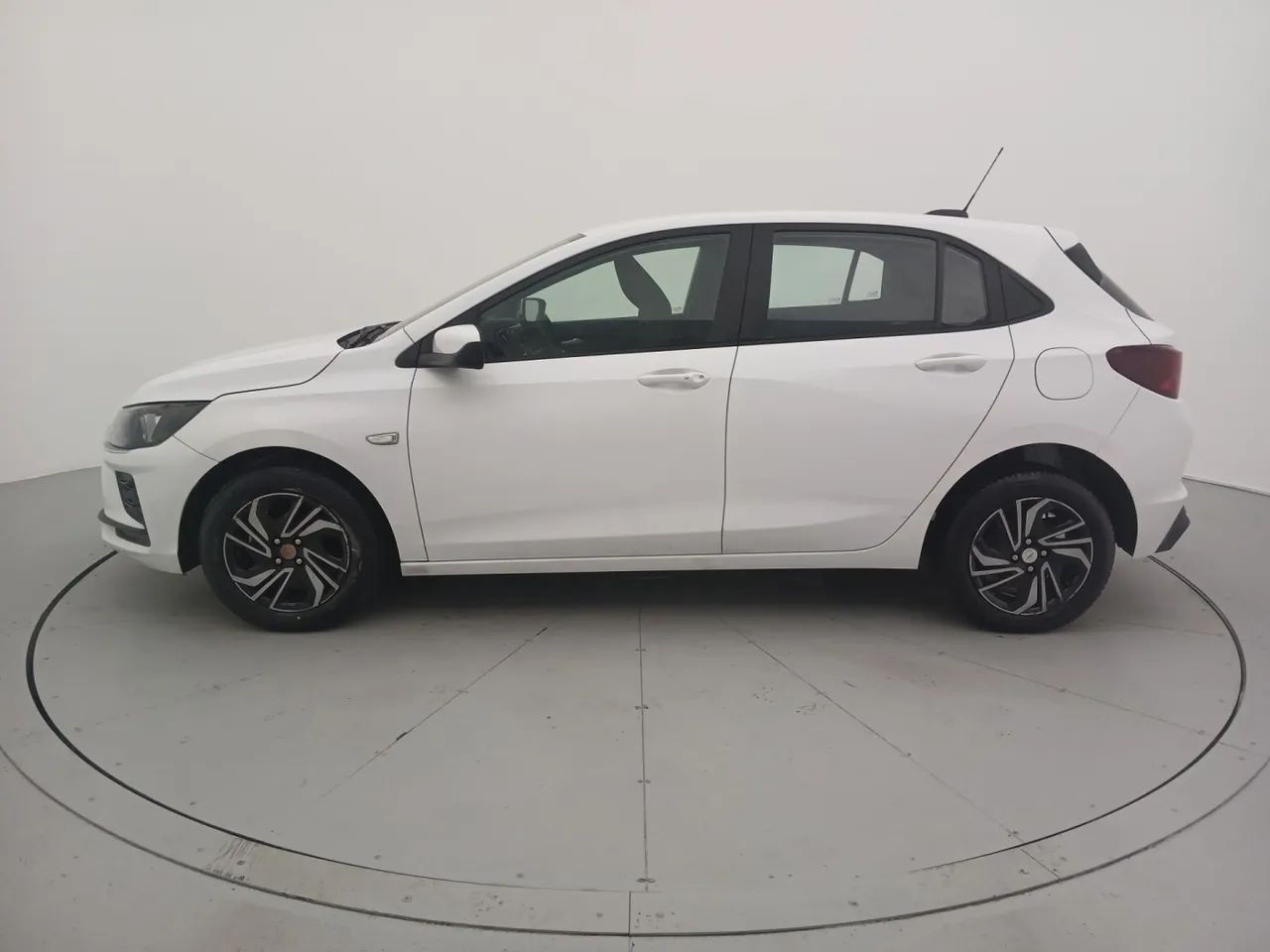 Chevrolet Onix Hatch 1.0 12V Flex Mec. 4P, foto 2 de 18