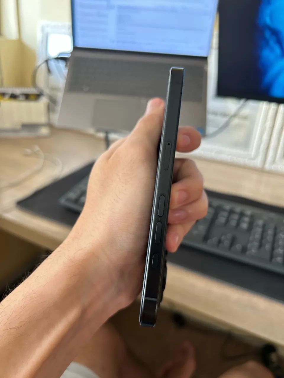 IPHONE 16 PRO -  512gb  - Foto 3