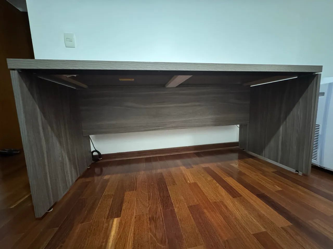 Mesa e armário - Escritório 415079894835548161
