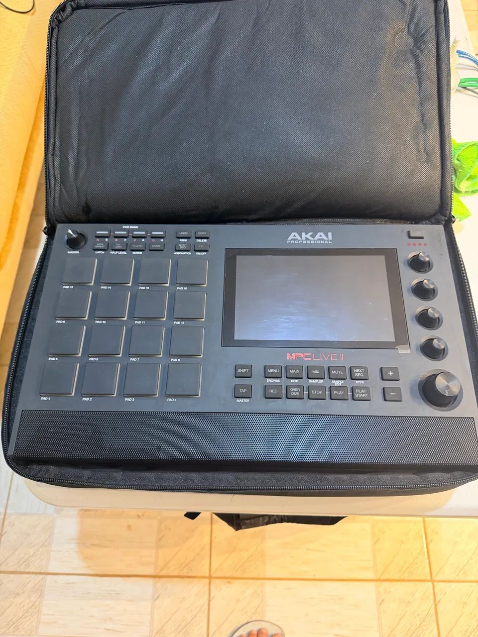 MPC LIVE 2 - Foto 2