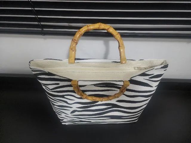 Bolsa estampa de zebra com alça de bambu nova - Foto 3