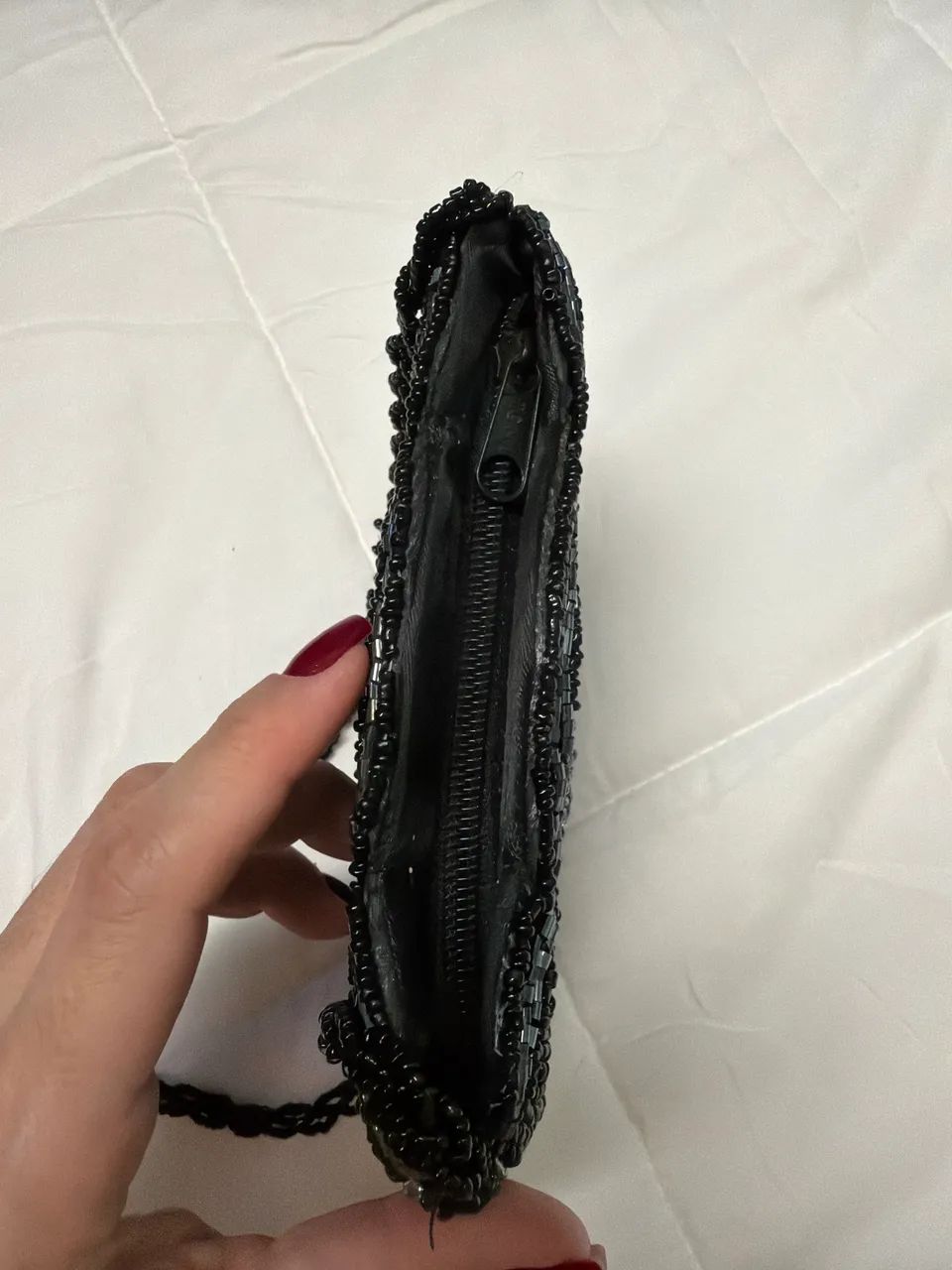 Bolsa Vintage Preta bordada com miçangas e pedrarias - Foto 4
