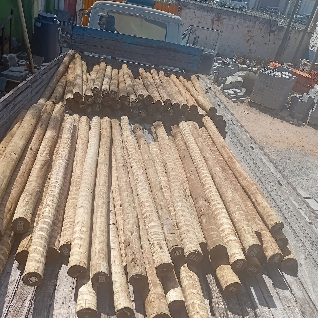 Postes de eucalipto 