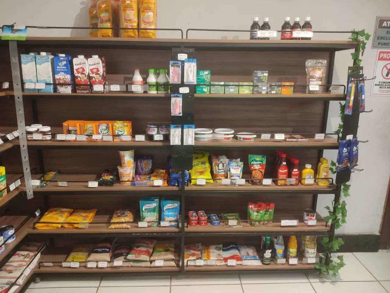 VENDO MÓVEL COMERCIAL EM "L" MDF COM TAMPO DE FUNDO E RODINHAS 