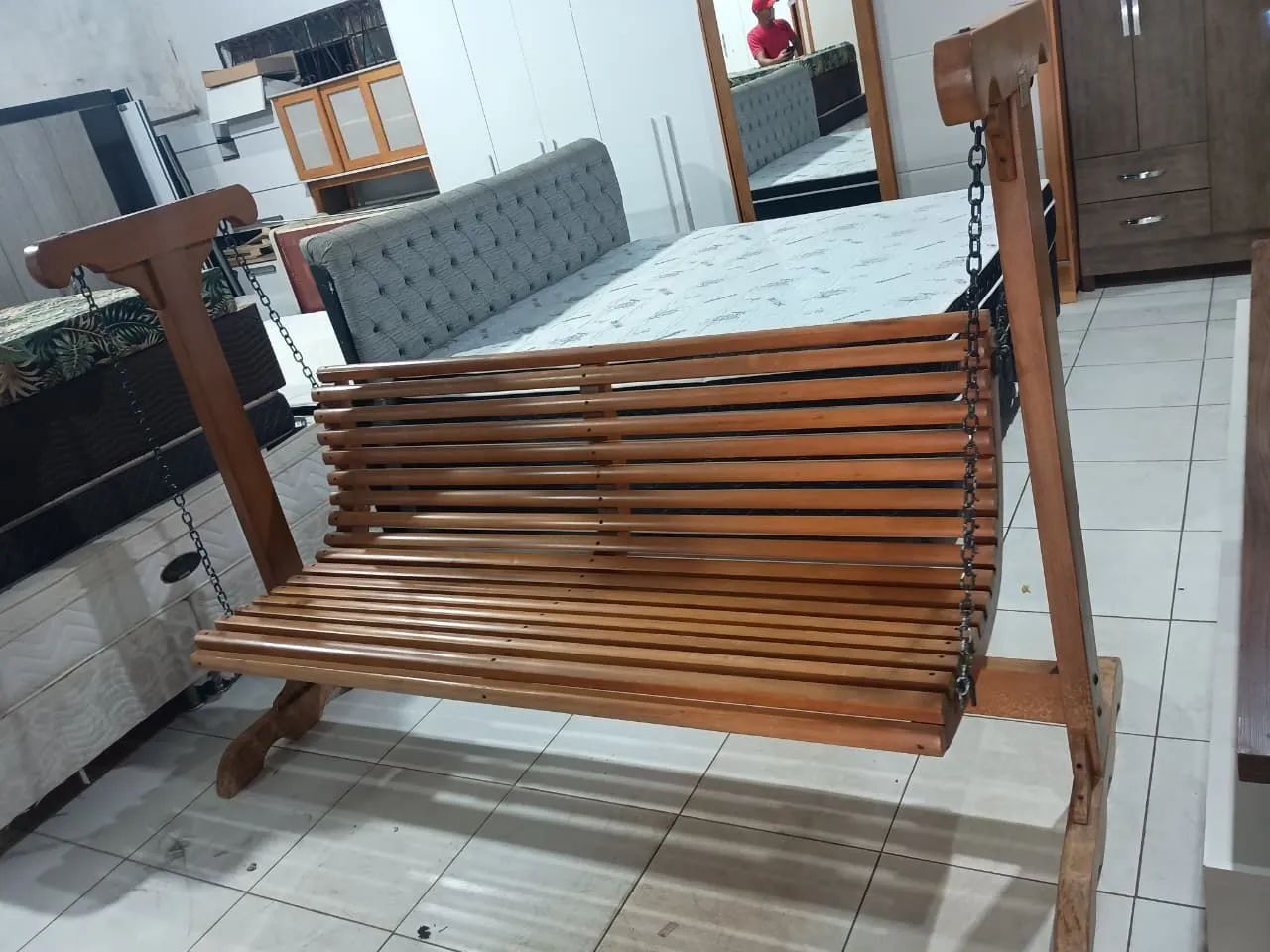 Banco de balanço de madeira  - Foto 2