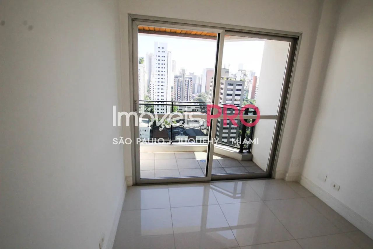 47m² no Campo Belo em andar alto.