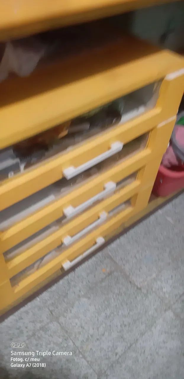 Armário gaveteiro de  maquiagem