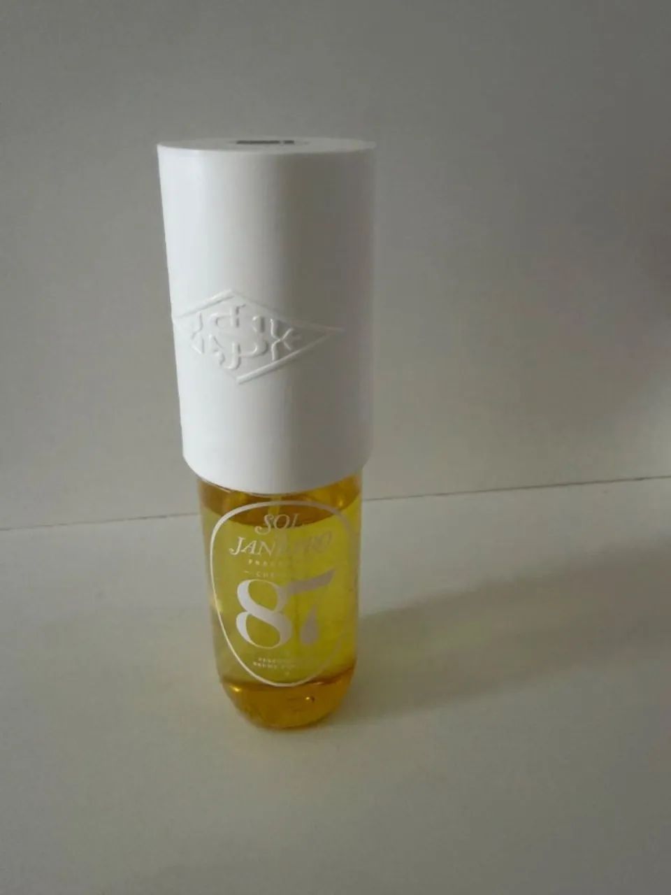 Body splash sol de janeiro cheirosa 87 - 90ml (usado)