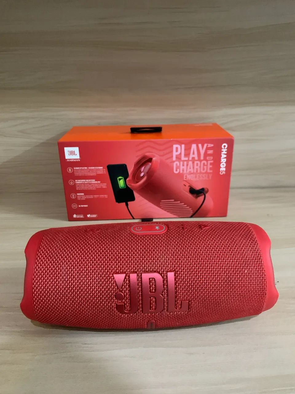 JBL Charger 5 na caixa 