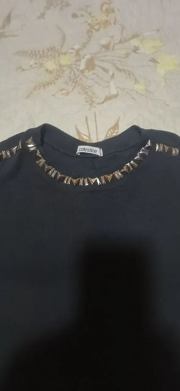 Blusinha P detalhes gola  - Foto 2