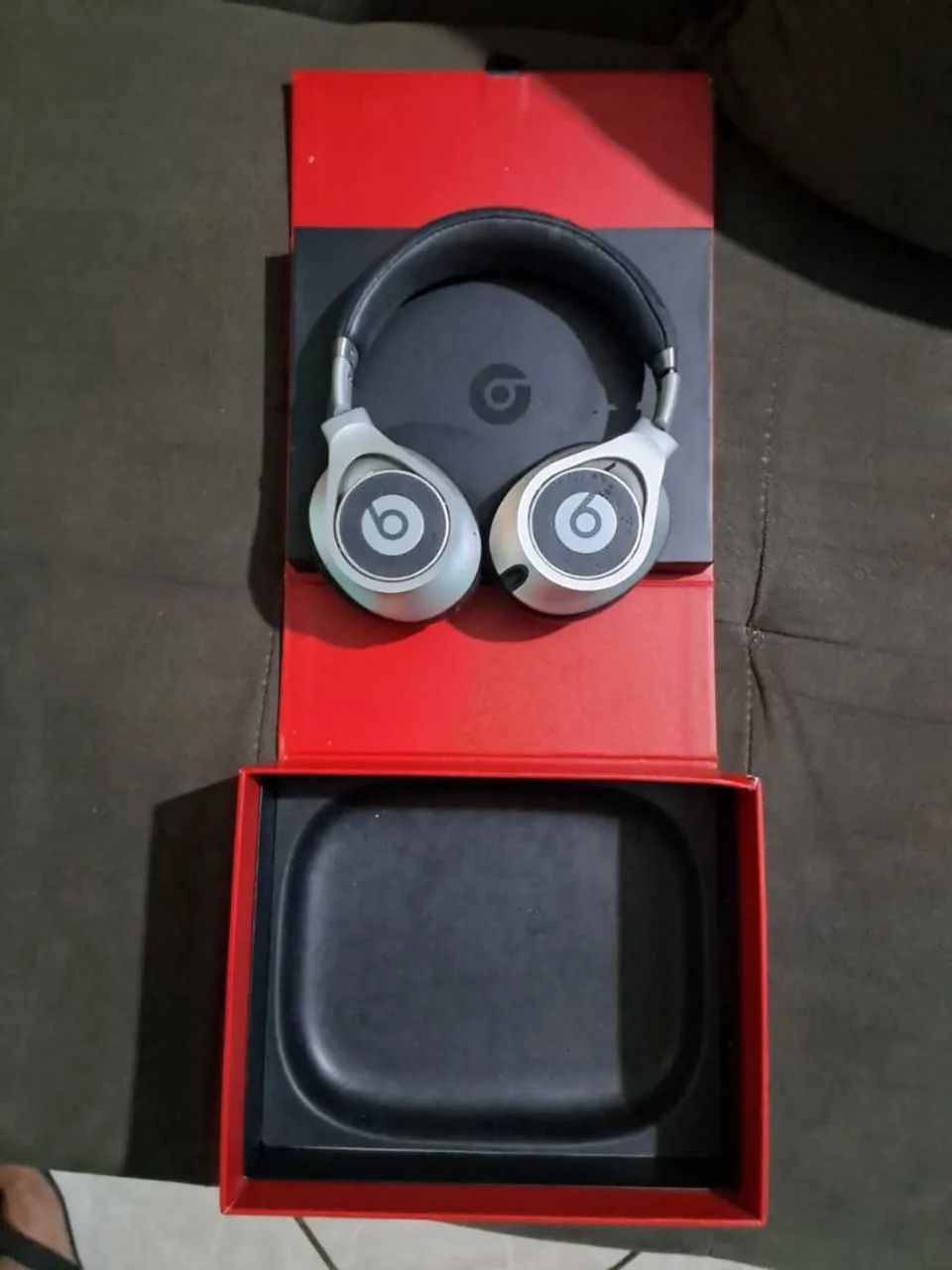 Beats executive com cancelamento de ruido - Foto 2