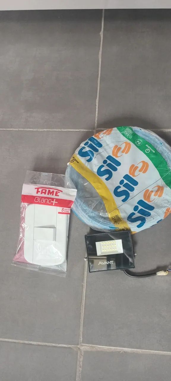 Rolo de fio de 2,5mm e mais um refletor e mais um interruptor  - Foto 2