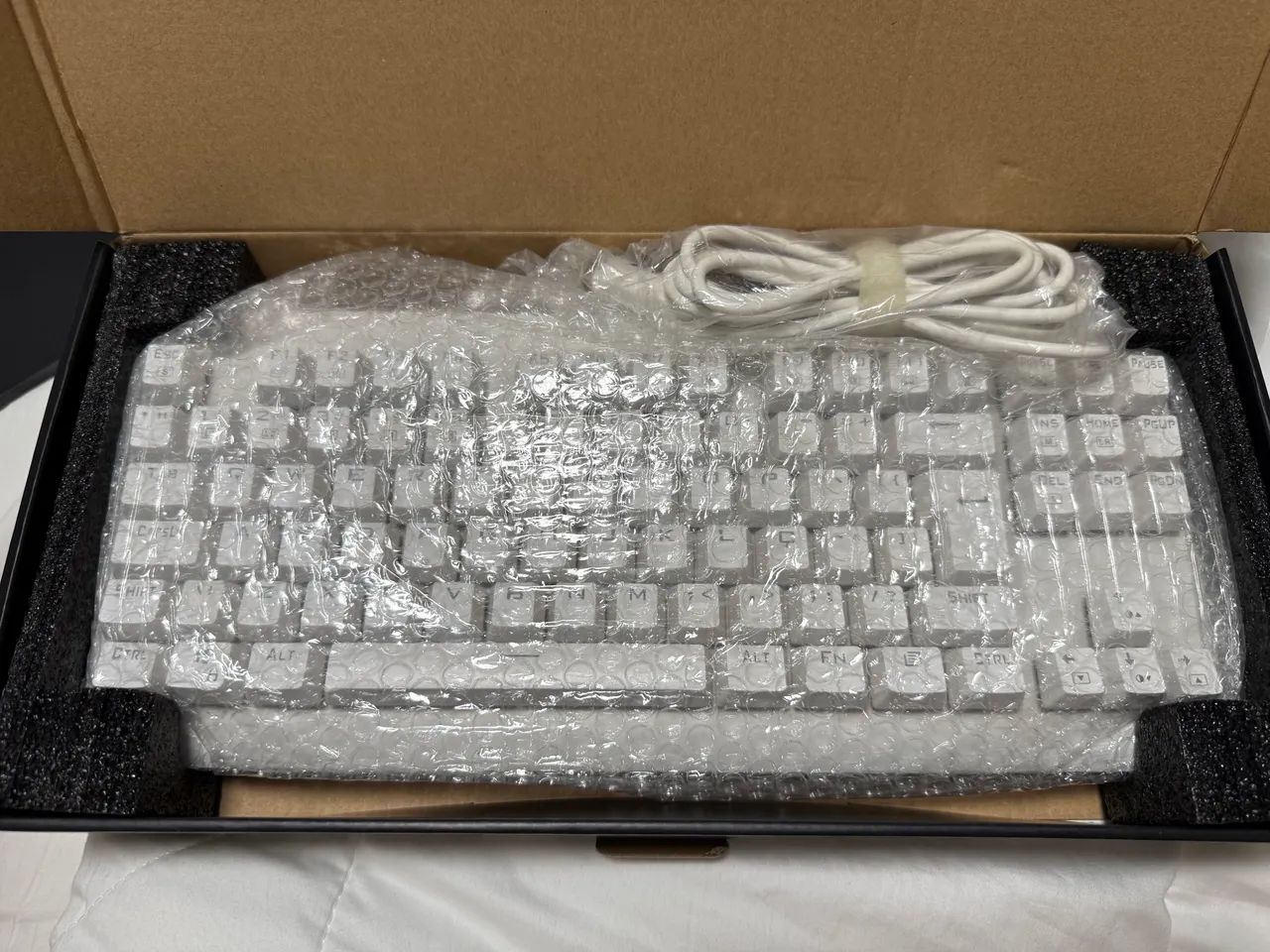 Teclado Redragon Dark Avenger Branco RGB - Foto 3