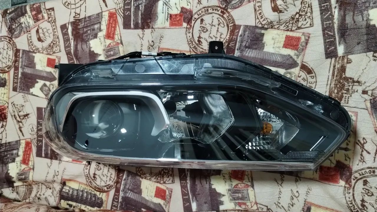 Par de farol GM Tracker 20/25 direito/ esquerdo  - Foto 3