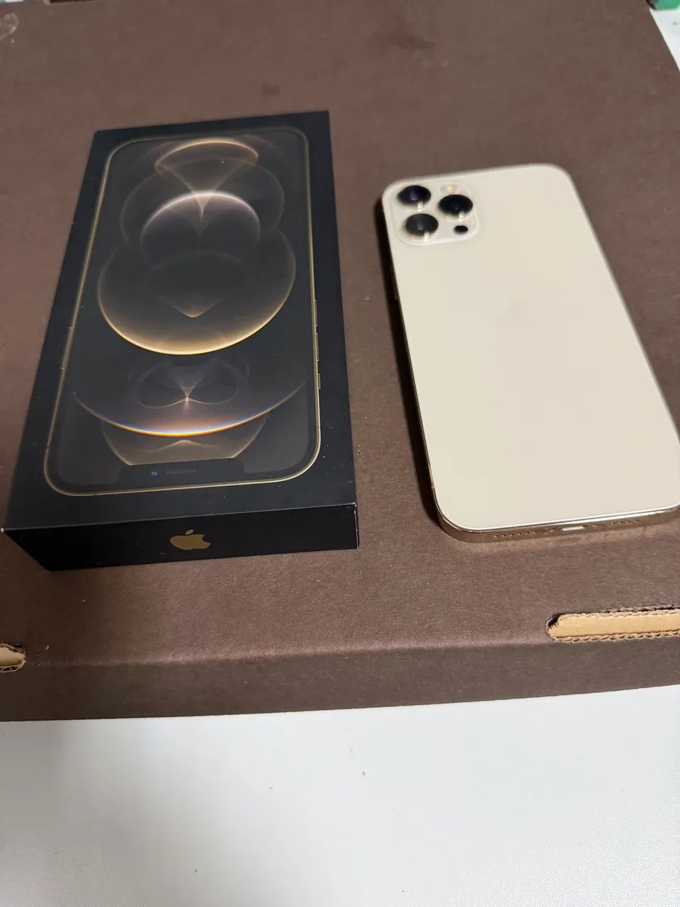 iPhone 12 Pro Max Gold - Foto 2
