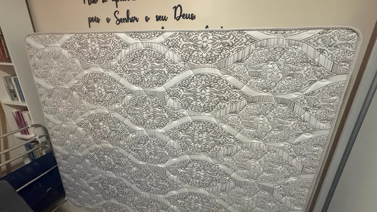 Colchão Queen - PRATICAMENTE NOVO - Foto 2