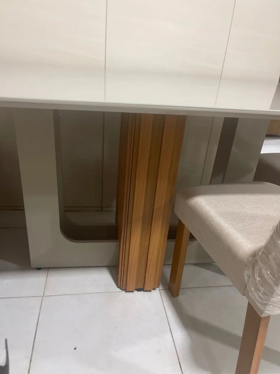 Mesa com tampo de vidro 6 cadeiras  - Foto 3