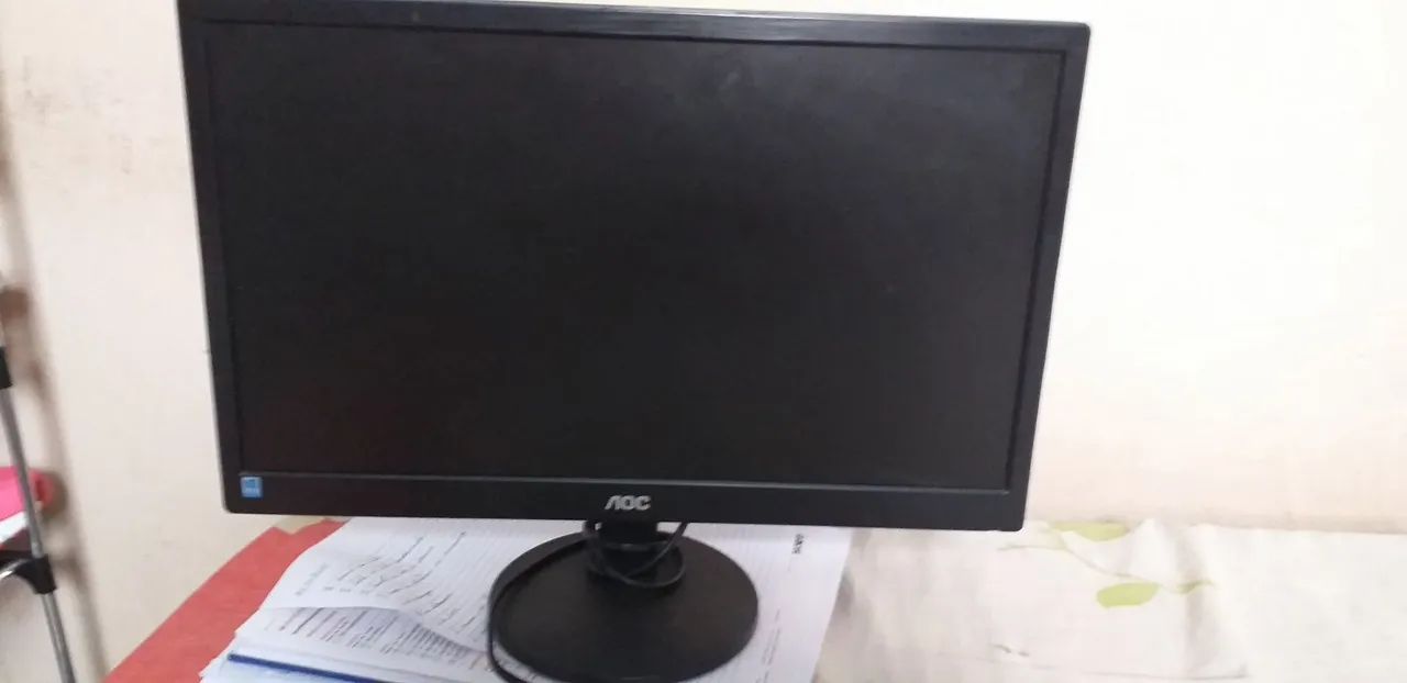 Vendo um monitor 14 polegada usado em bom estado de 350,00 por 250,00