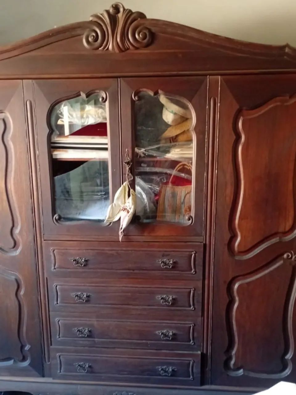 Guarda- roupa em jacarandá estilo chipandelle com 6 portas - Foto 3