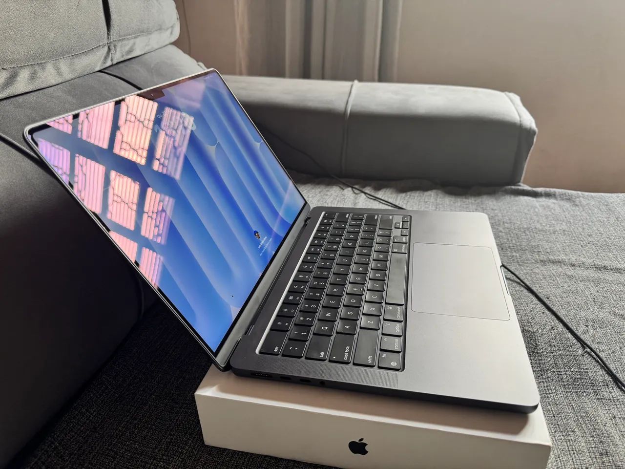 MacBook Pro 14 polegadas, não venha com golpes.