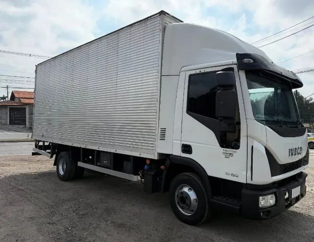 Iveco Tector 11190 4x2 - Ano 2019 Baú  - Foto 2