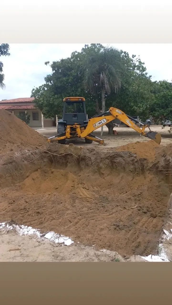 Limpeza,  e nivelamento de terreno   com retroescavadeira  - Foto 5