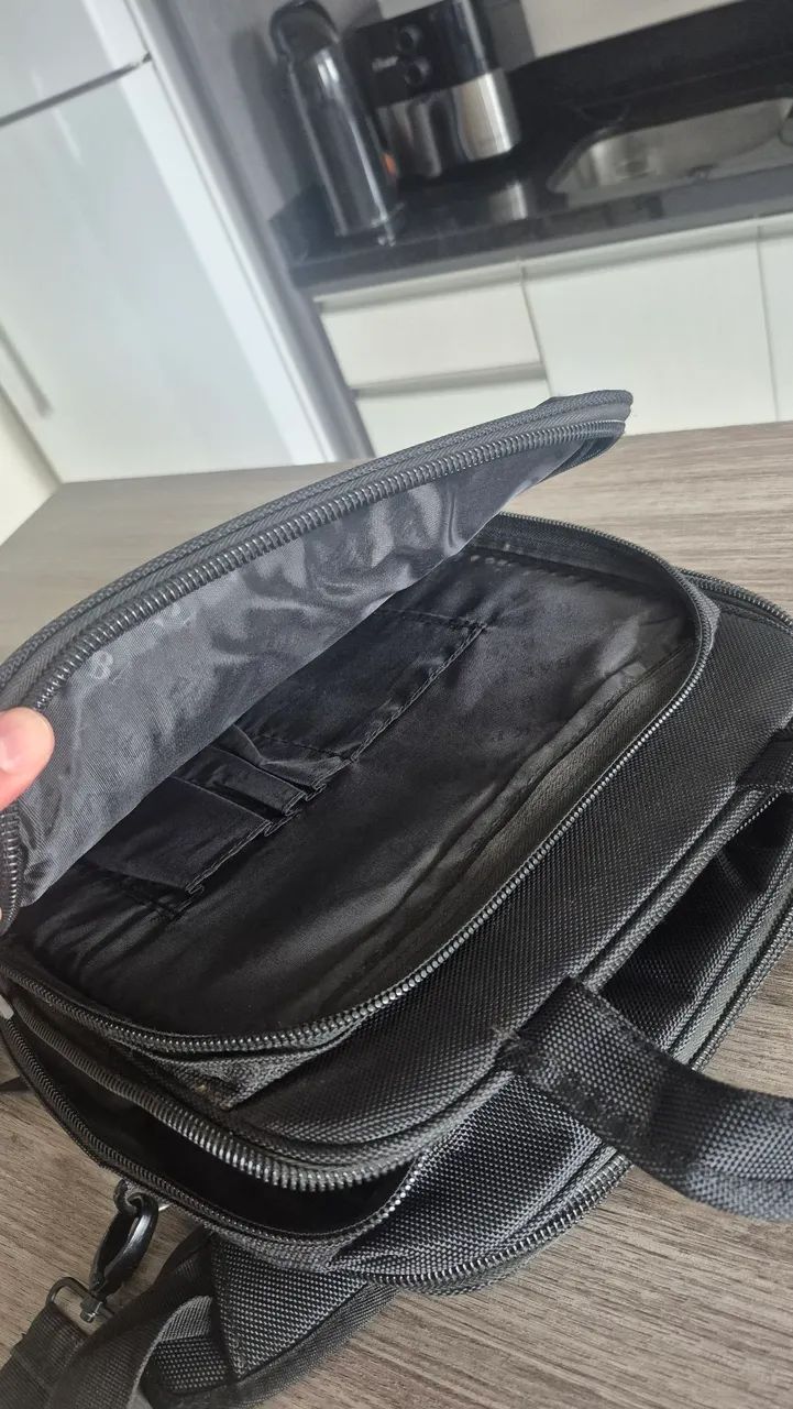 Mochila Notebook preta em lona - Foto 4