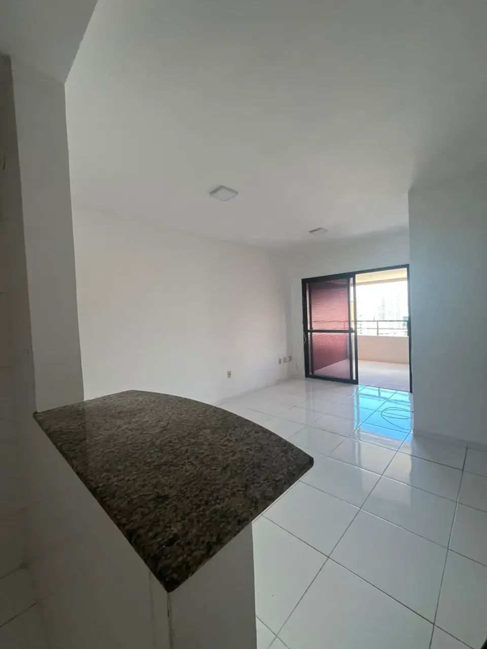 Alugo apartamento com 3 suítes no Umarizal