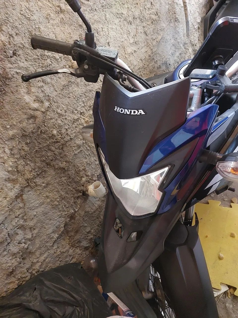Vendo ou troco por um veículo 