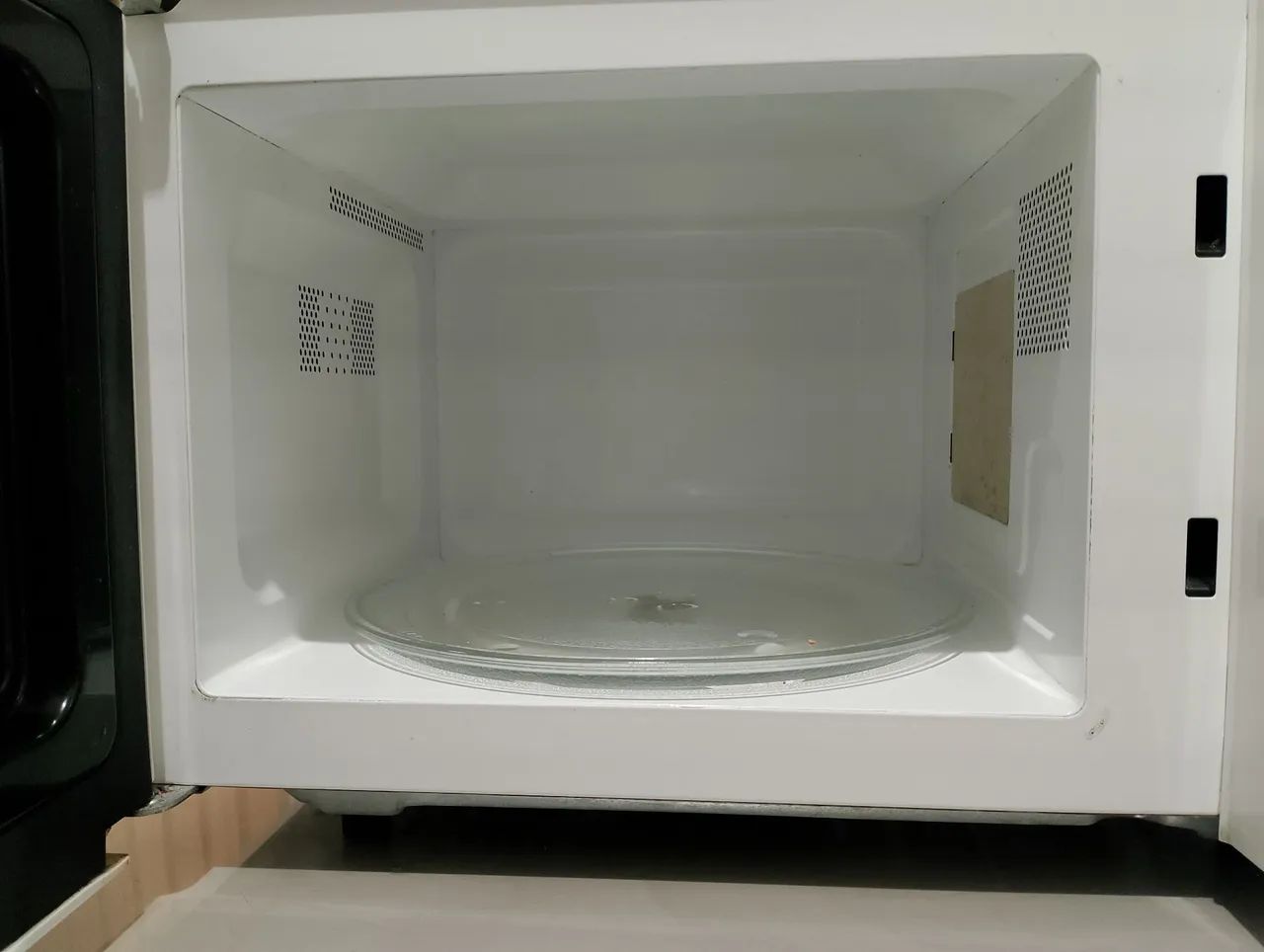 Microondas Electrolux seminovo - Foto 3