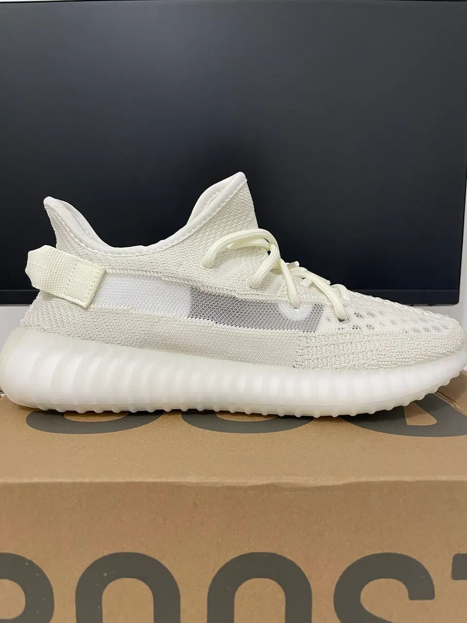 Tênis Adidas Yeezy - Foto 3