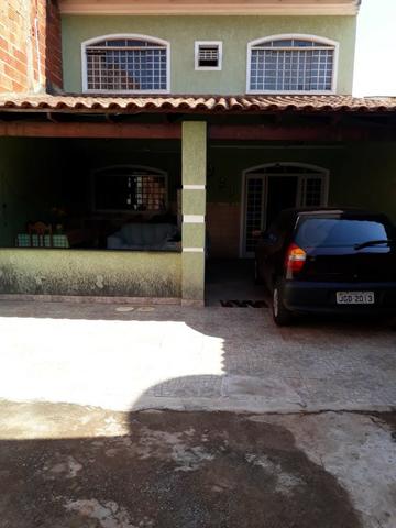 Ótimo sobrado com 2 qts,+lote na frente para loja,escriturado,bem localizado,QS 11 Areal - Foto 2