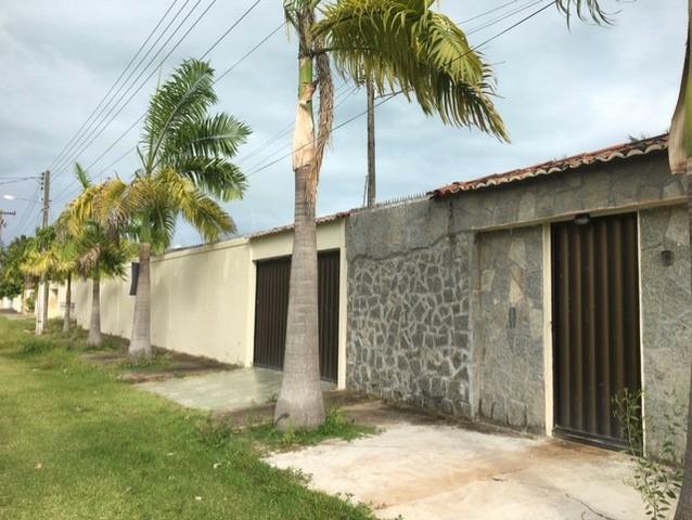 Casa a 500 metros do mar, excelente localização, com 1080 m² de terreno