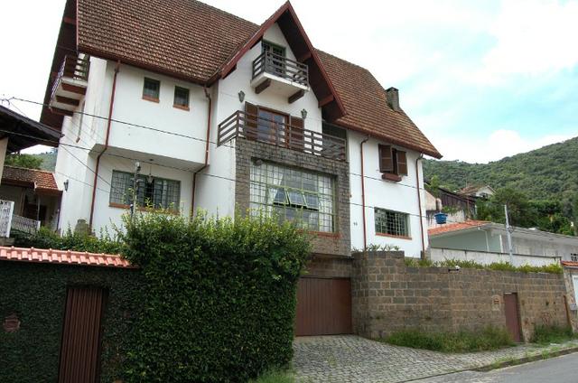 Casa de alto padrão em Poços de Caldas - MG (Jardim dos Estados)