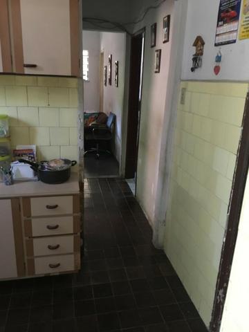 Casa independente com 2 quartos e garagem em Rocha Miranda por 299 mil!