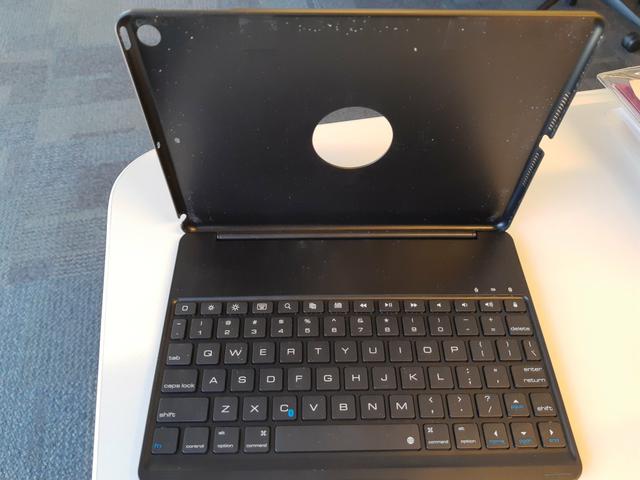 IPad 128 gb + teclado - Foto 4