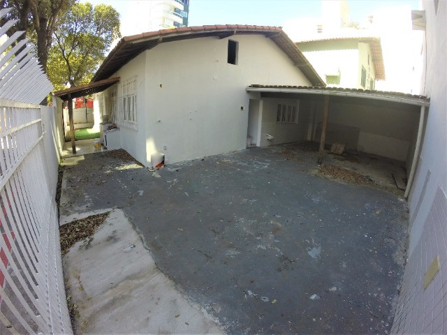 Alugo Casa Comercial em Jardim Camburi com 240m² e 4 vagas - R$ 8.000,00
