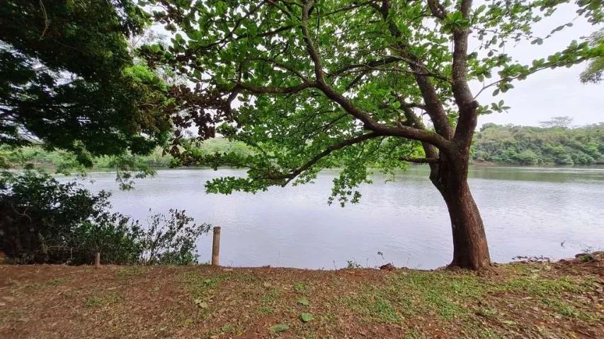 Chácara com 1.631,00 m2 em Jataizinho, fundos com rio Tibagi, próximo a Igreja Matriz.