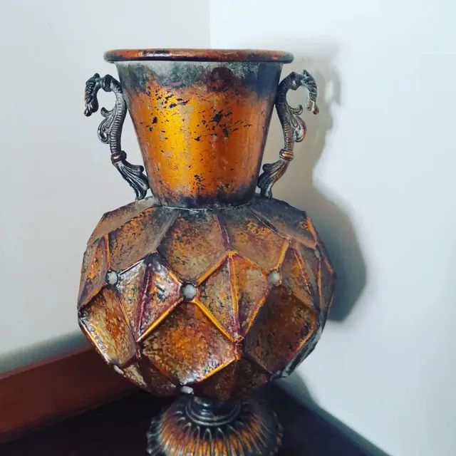 Vaso Francês centenário em metal